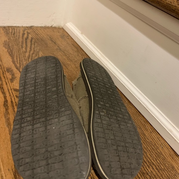 Sanuk slip on with velcro strap and fleece inside. Brown size 13 boys/girls - Picture 6 of 7